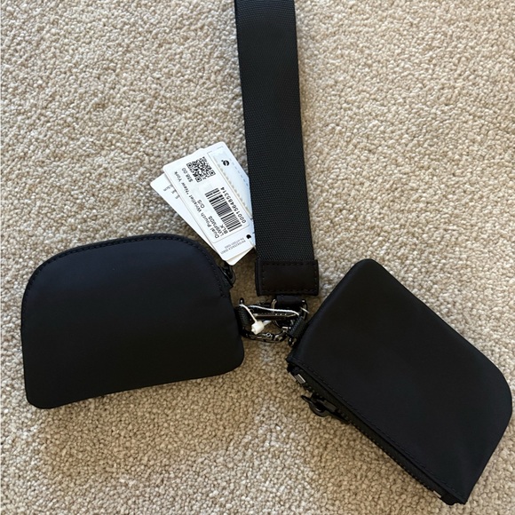 NWT Lululemon x New York Dual Pouch Wristlet, Black, Exclusive Rare - Picture 4 of 5